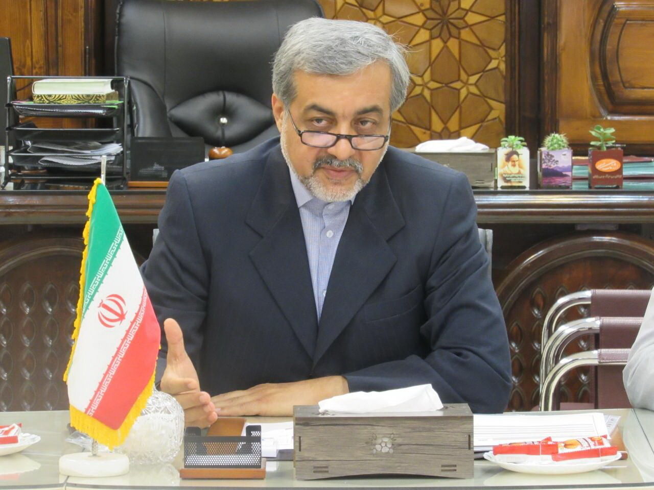 فرماندار لاهیجان خواستار جلوگیری از صدور مجوز واردات برنج و چای در زمان عرضه شد