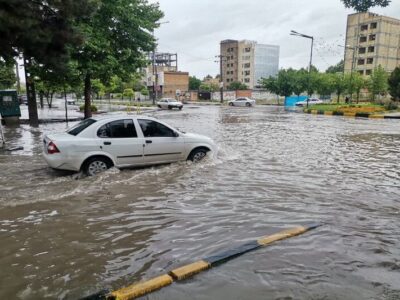 بارندگی شدید سبب آبگرفتگی معابر شهری گیلان شد