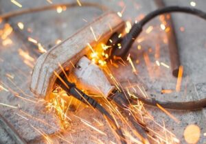 برقگرفتگی یک دانشآموز هنگام آوردن توپ از بیرون مدرسه در لنگرود