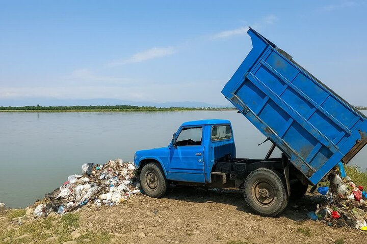 خودرو حمل زباله یک دهیاری در حاشیه رودخانه سفیدرود توقیف شد خودرو حمل زباله یک دهیاری در حاشیه رودخانه سفیدرود توقیف شد