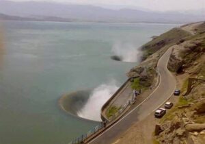 ریزگردها و مه به شبکه برق منجیل آسیب زد