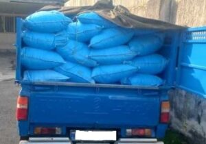 توقیف خودرو حامل بیش از ۲ تن کود شیمیایی قاچاق در سیاهکل