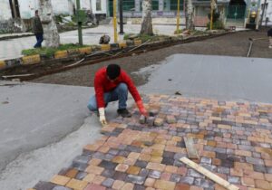 آغاز عملیات کف سازی محلات خمیرکلایه و شعربافان