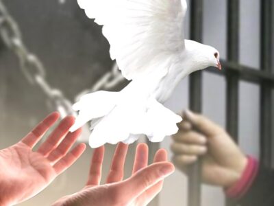 آزادی یک بانوی زندانی سرپرست خانوار اهل لاهیجان با کمک اوقاف