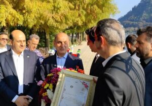 تجلیل مدیریت شهری لاهیجان از استاندار گیلان به‌مناسبت برگزاری اجلاس بین‌المللی استانداران ساحلی خزر