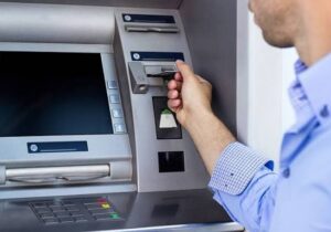 تاکید استاندار گیلان بر تامین به‌موقع وجه نقد دستگاه‌های خودپرداز